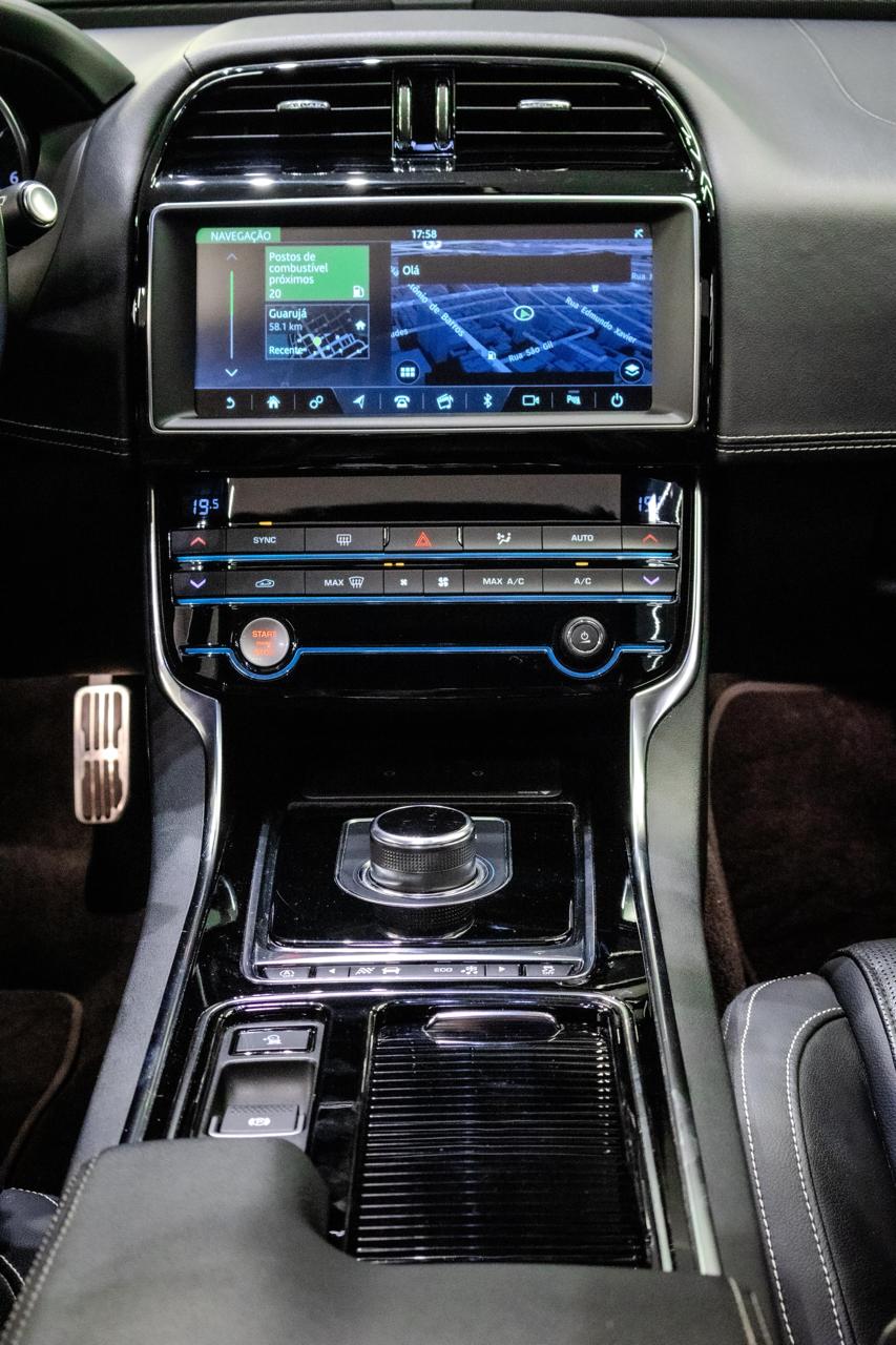 Jaguar XE 2.0 Turbocharged R-Sport Aut.